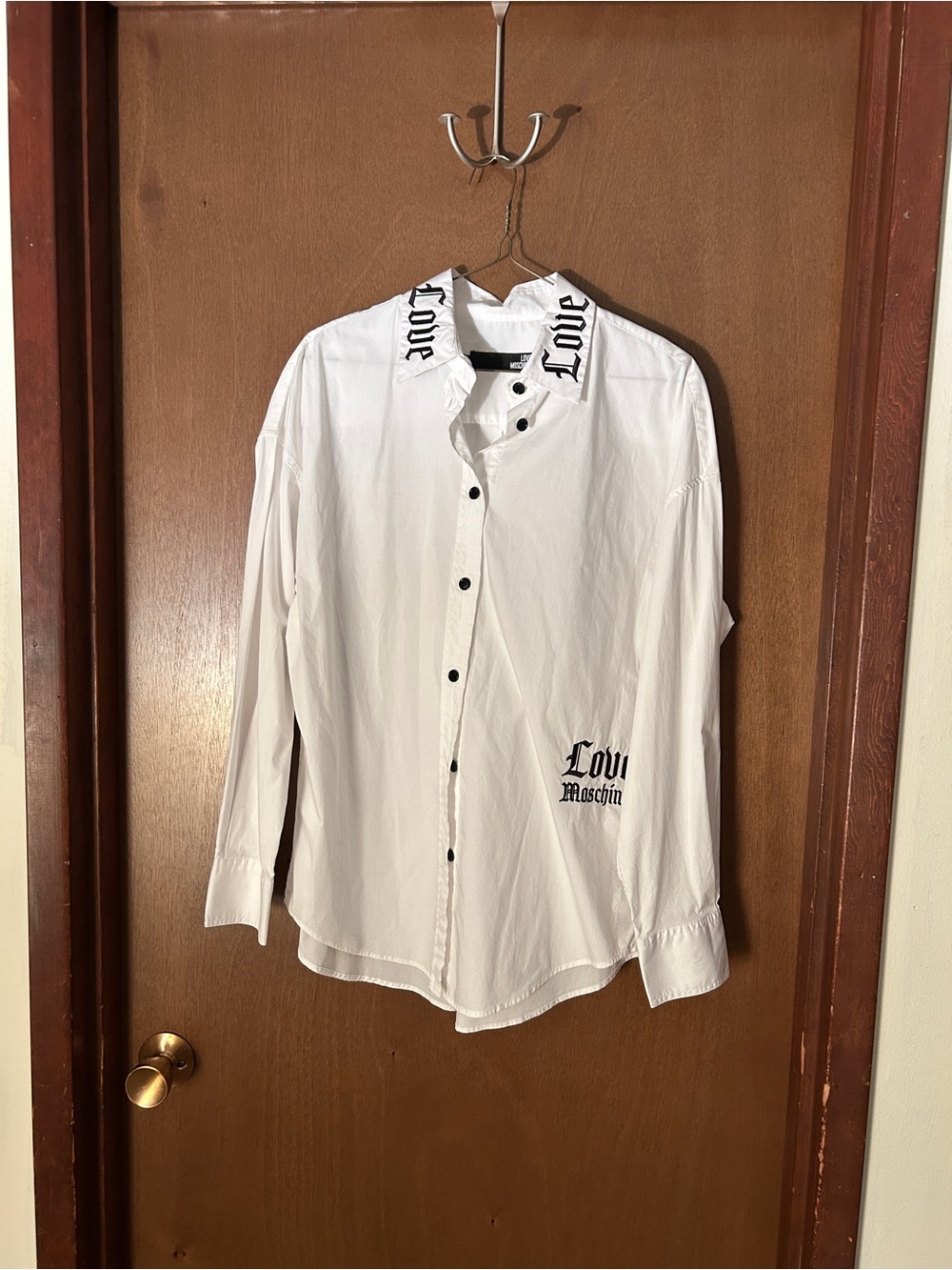 Love Moschino White Button-Down Shirt with Black Script Accents Size US 2/ IT 38